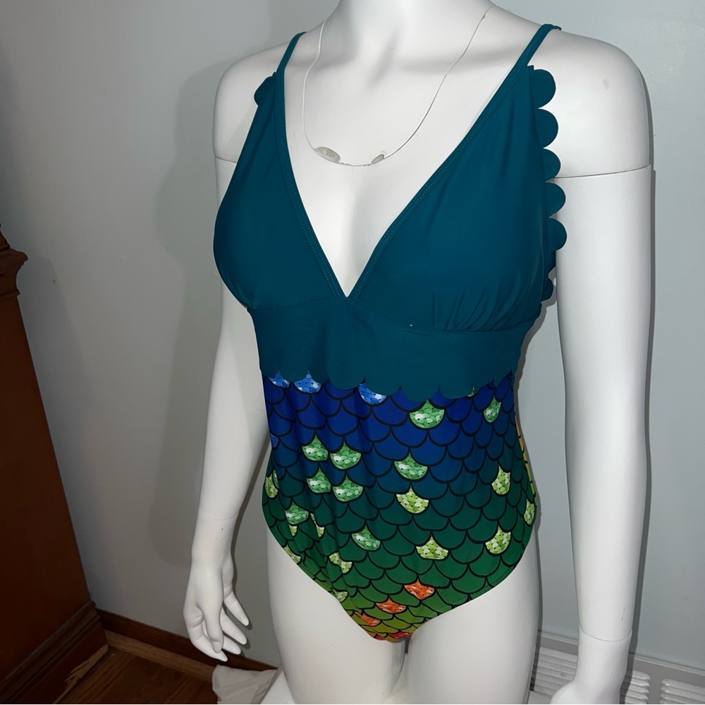 Rosegal Blue and Green One Piece Swimsuit with V-Neck - Picture 11 of 12